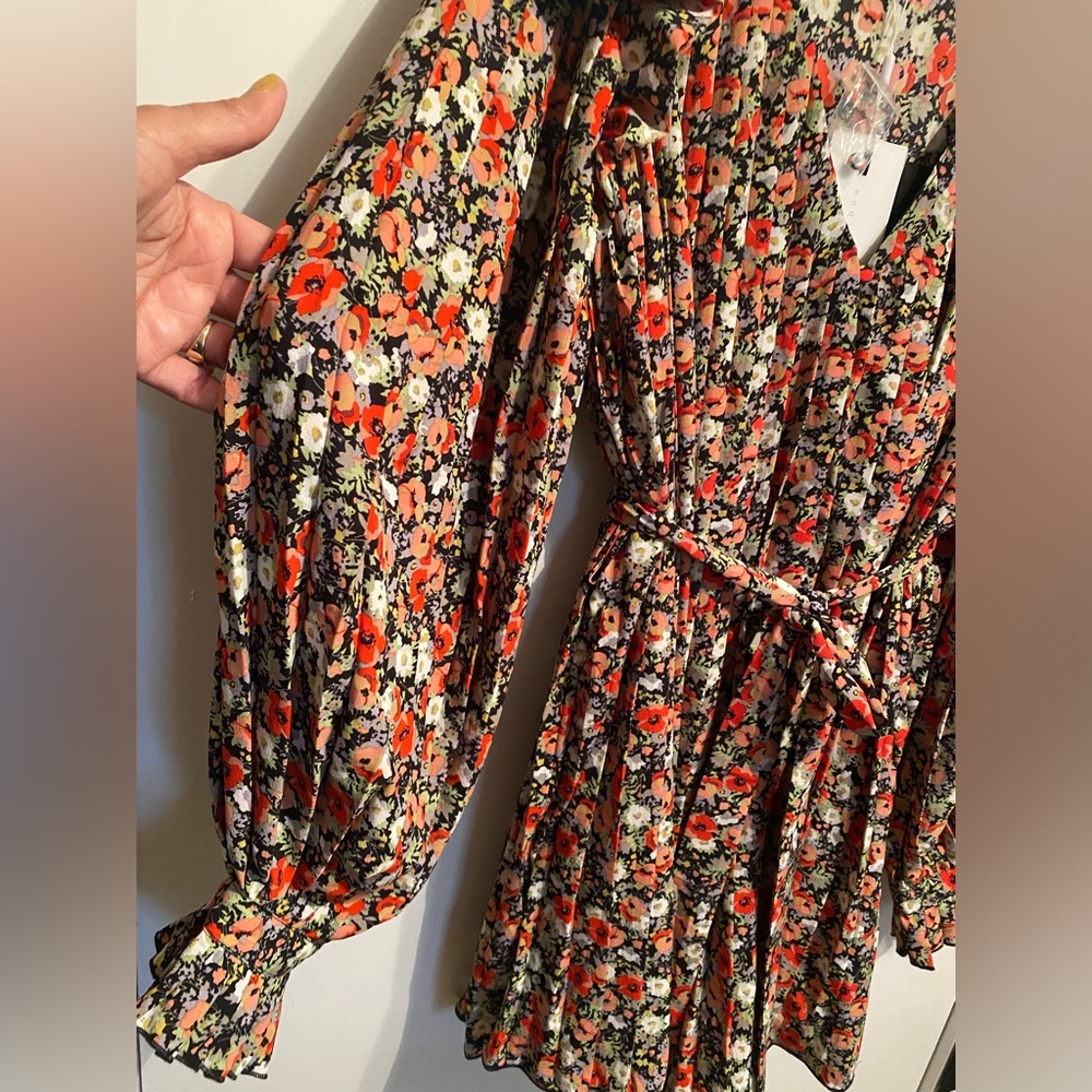 🔥 NWT ENDLESS ROSE GLORAL PLEATED ROMPER - Picture 7 of 10